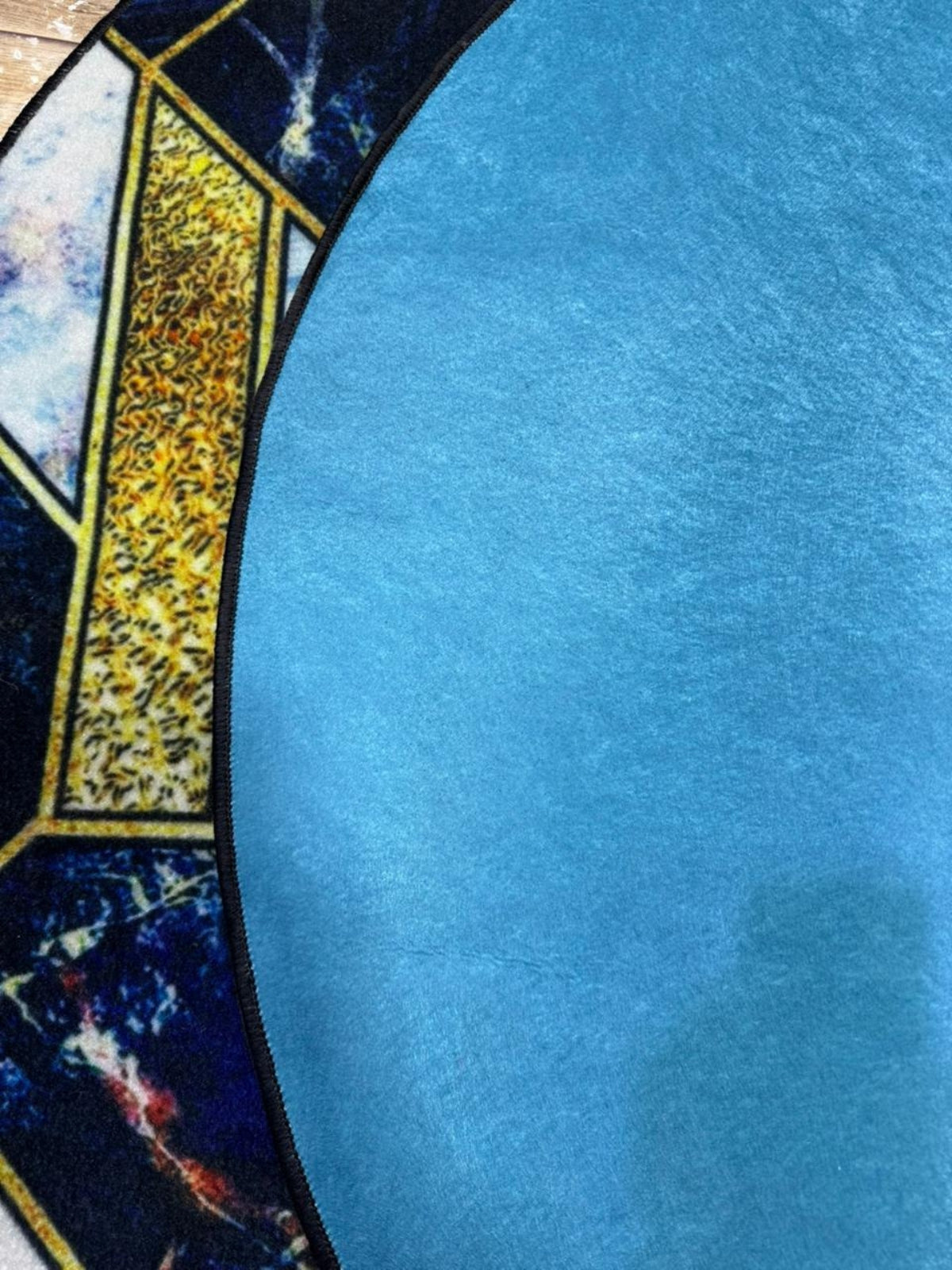 Modern Classic Round Rug